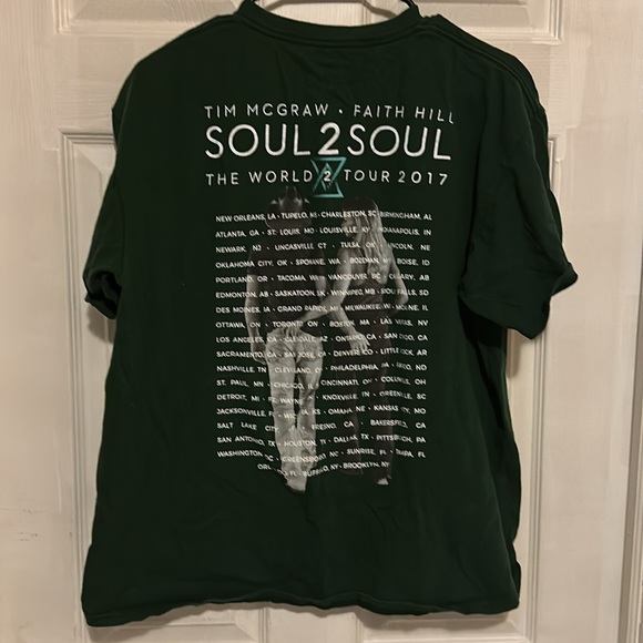 Tim McGraw and Faith Hill 2017 Soul 2 Soul World Tour shirt - Picture 3 of 5